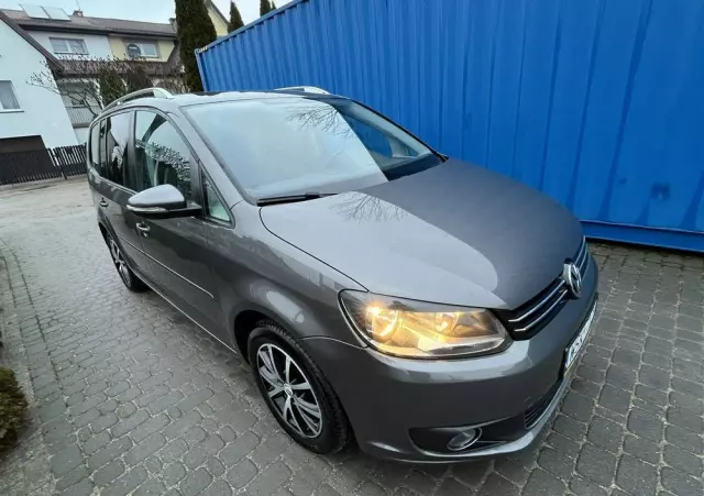 VOLKSWAGEN Touran 