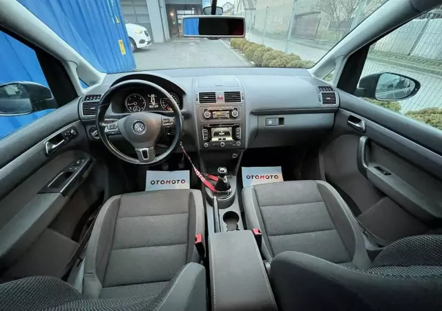 VOLKSWAGEN Touran 