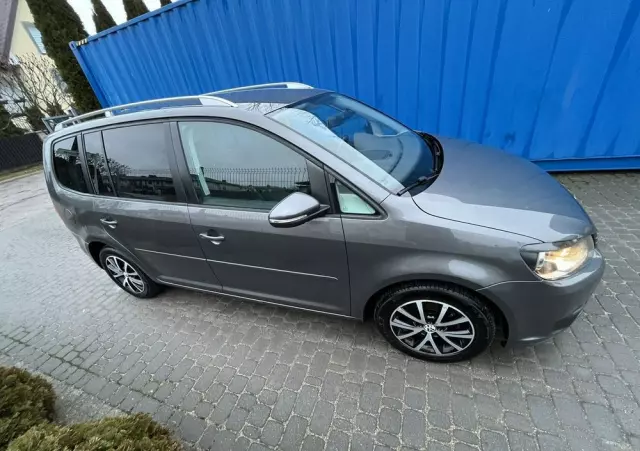 VOLKSWAGEN Touran 