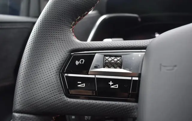 DS AUTOMOBILES DS 7 1.5 BlueHDi Performance Line +