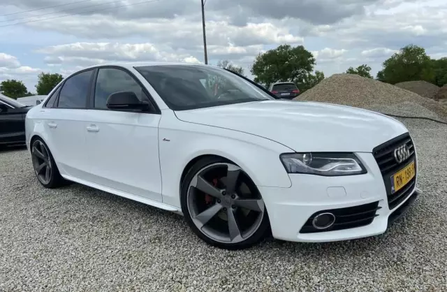 AUDI A4 