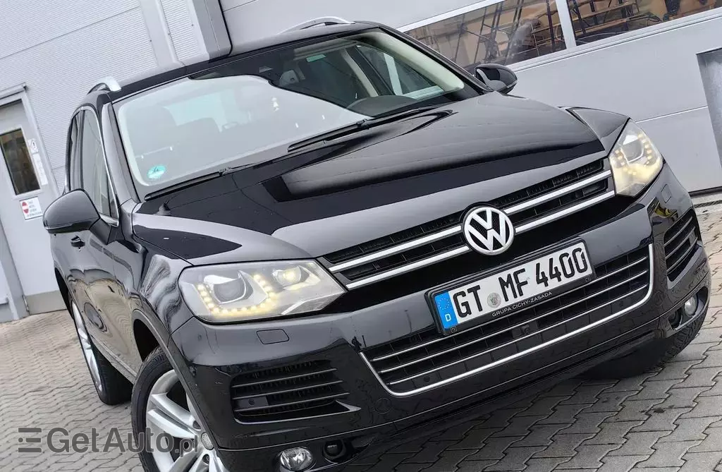 VOLKSWAGEN Touareg 