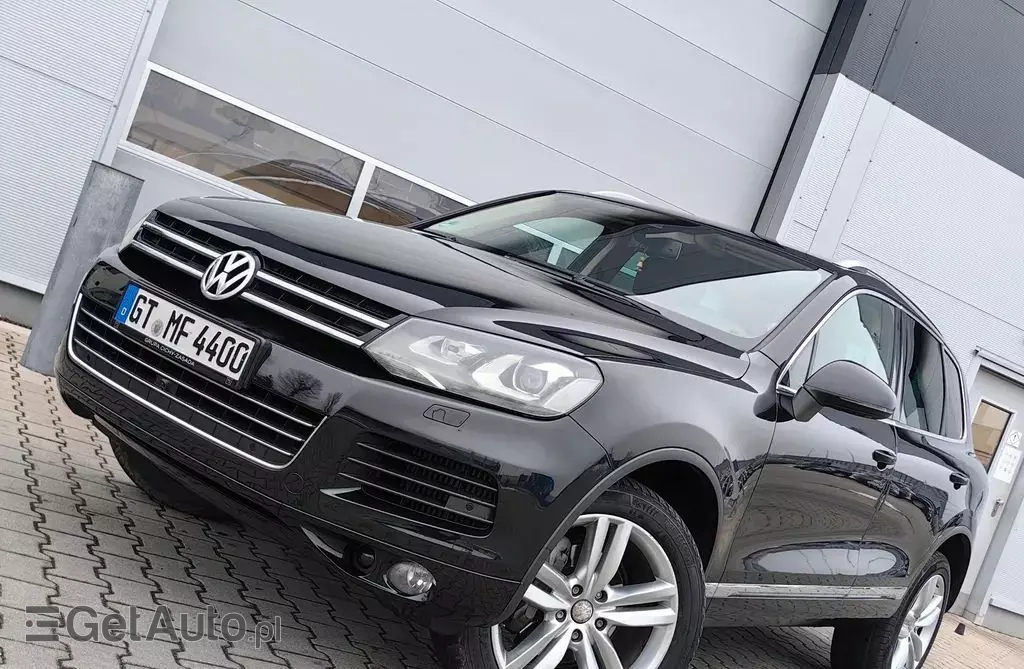 VOLKSWAGEN Touareg 