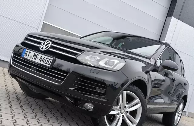 VOLKSWAGEN Touareg 
