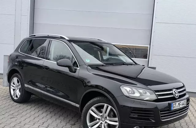 VOLKSWAGEN Touareg 