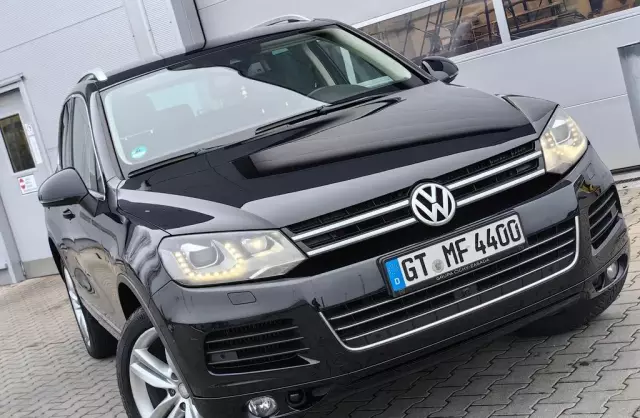 VOLKSWAGEN Touareg 