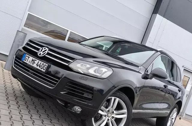 VOLKSWAGEN Touareg 