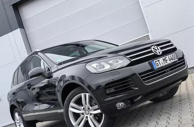 VOLKSWAGEN Touareg 