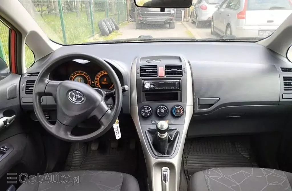 TOYOTA Auris 