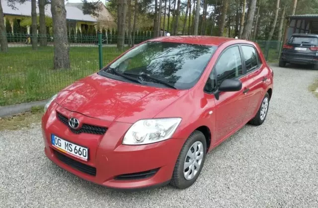 TOYOTA Auris 