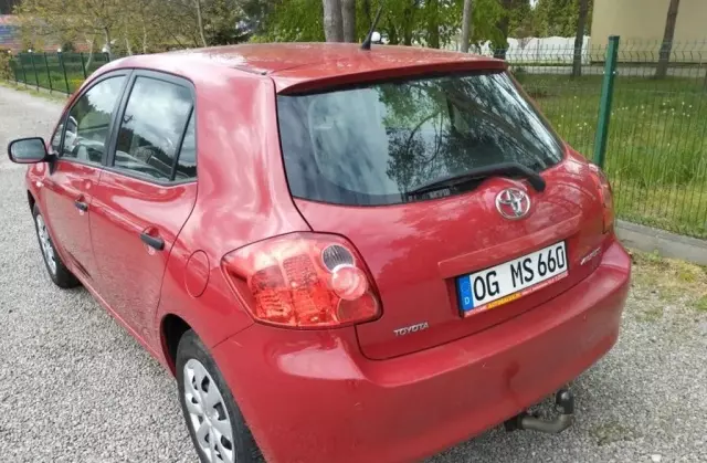 TOYOTA Auris 