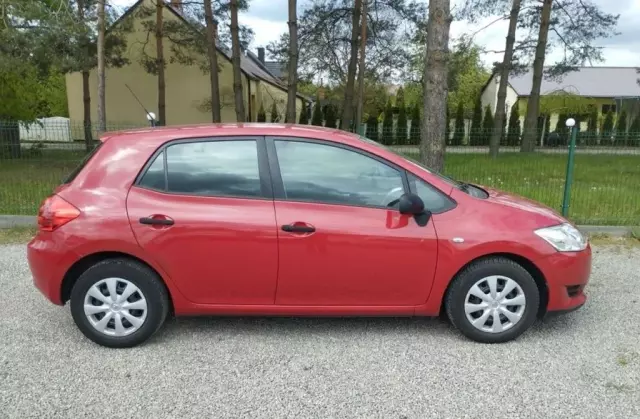 TOYOTA Auris 