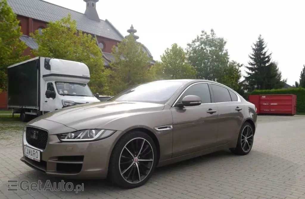 JAGUAR XE 