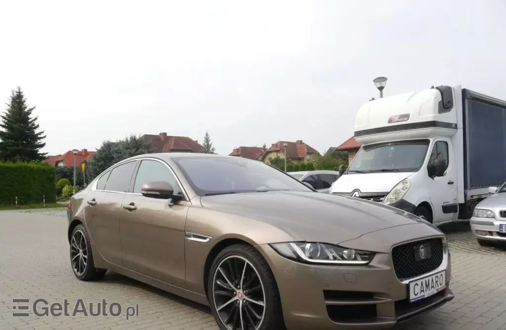 JAGUAR XE 