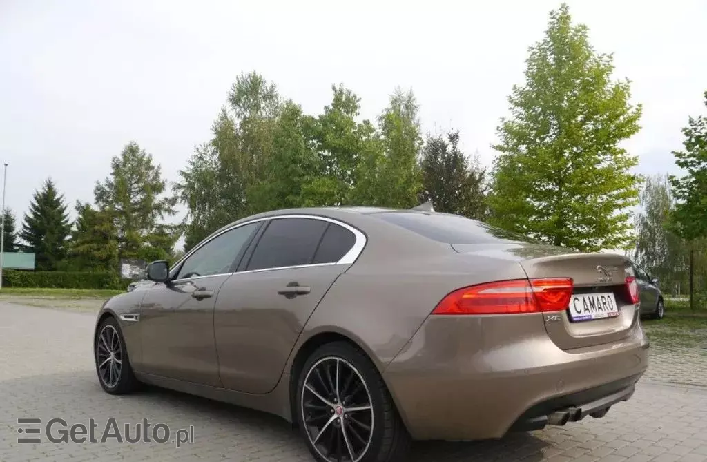 JAGUAR XE 