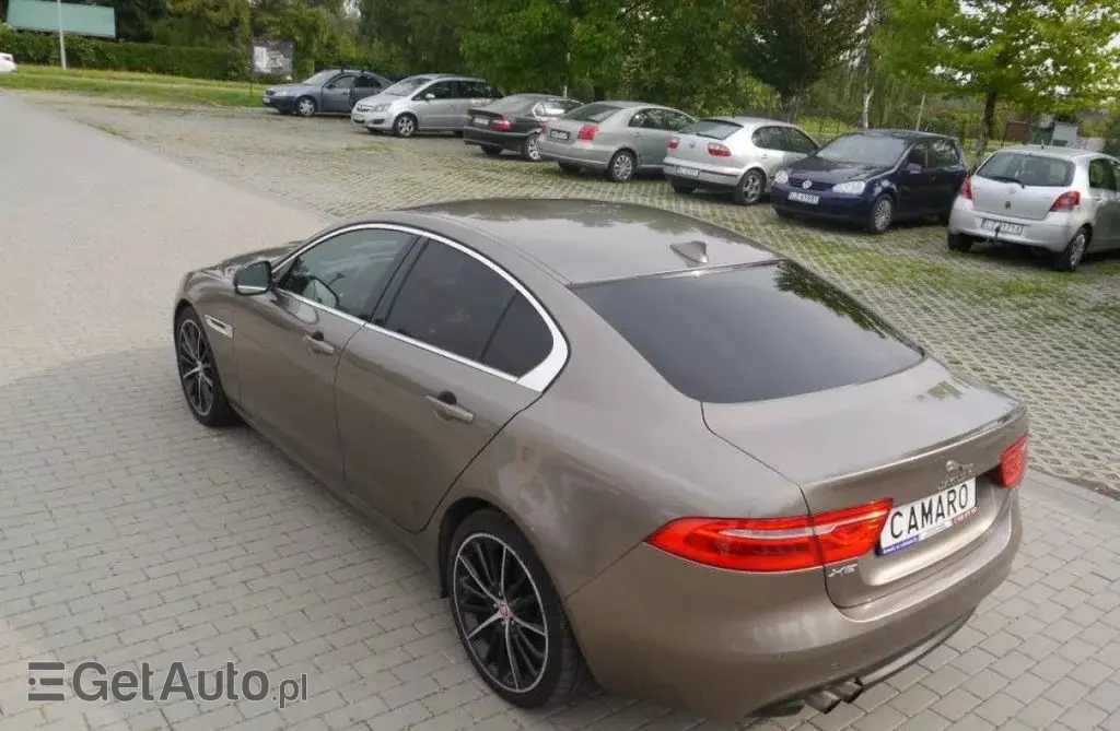 JAGUAR XE 