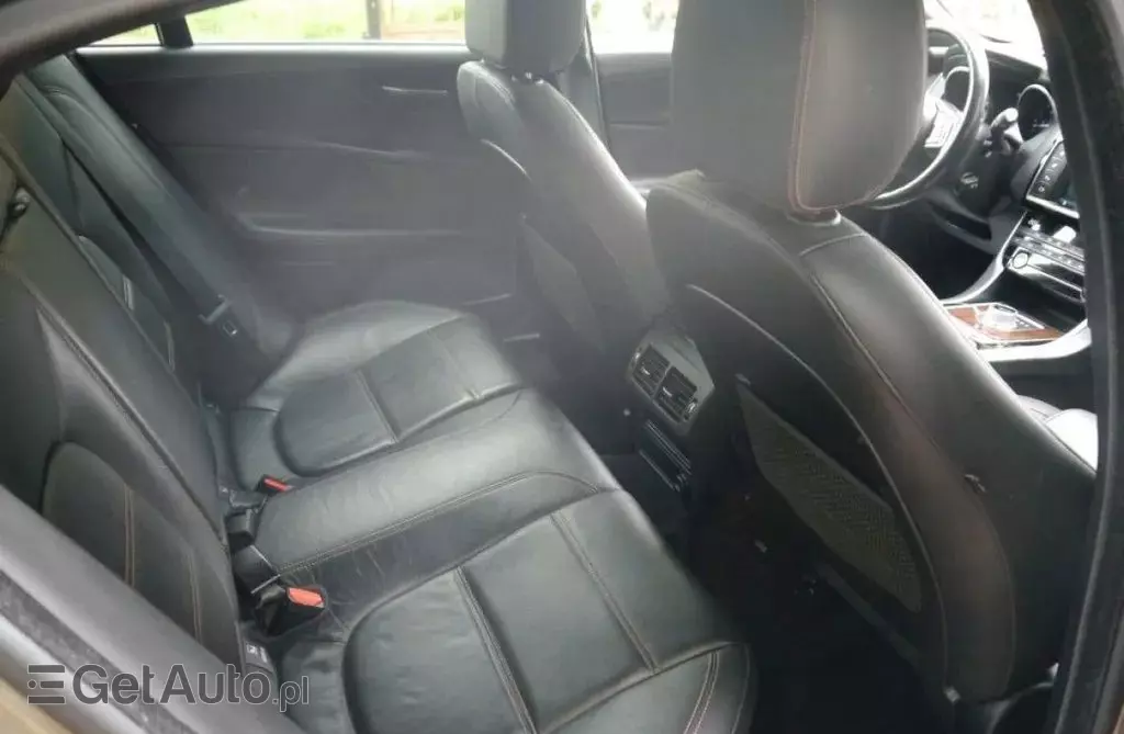 JAGUAR XE 