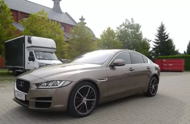 JAGUAR XE 