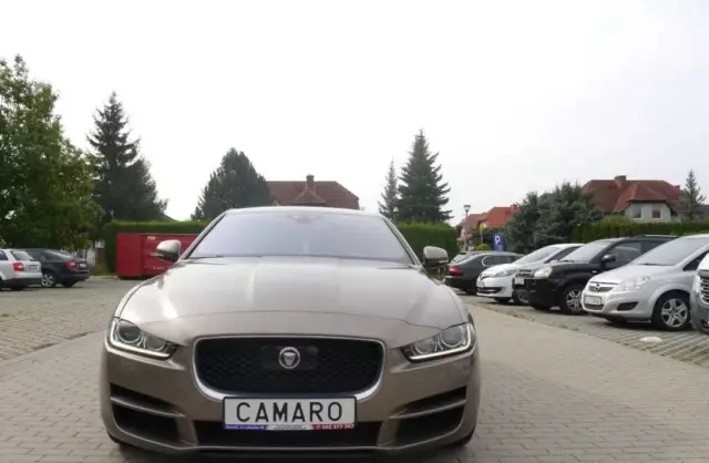 JAGUAR XE 