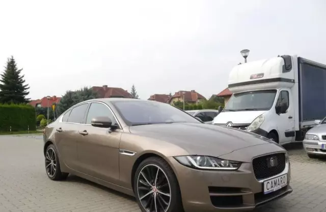 JAGUAR XE 