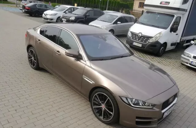 JAGUAR XE 