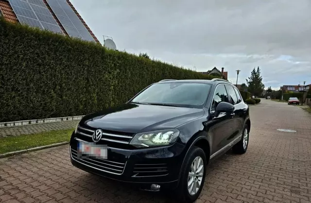 VOLKSWAGEN Touareg 