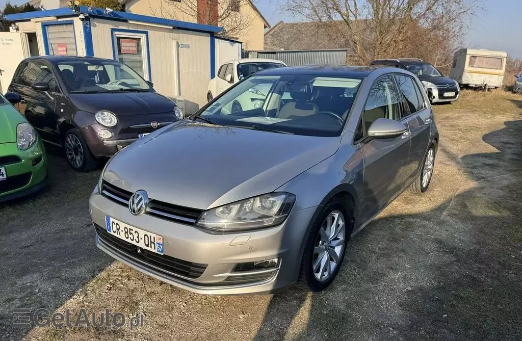VOLKSWAGEN Golf 