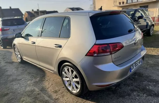 VOLKSWAGEN Golf 