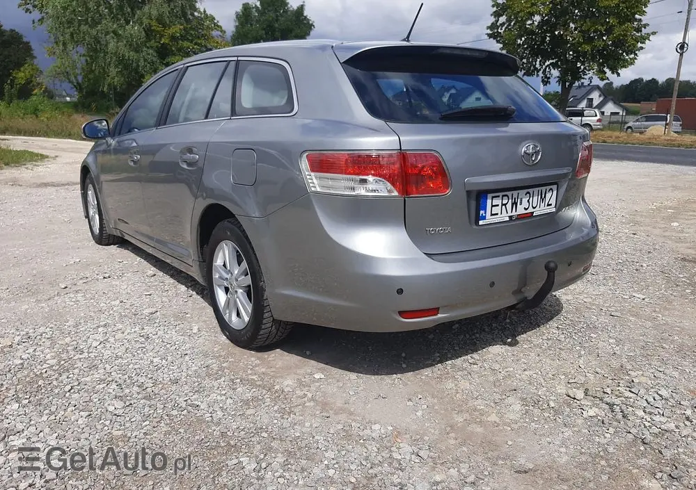 TOYOTA Avensis 1.8 Executive
