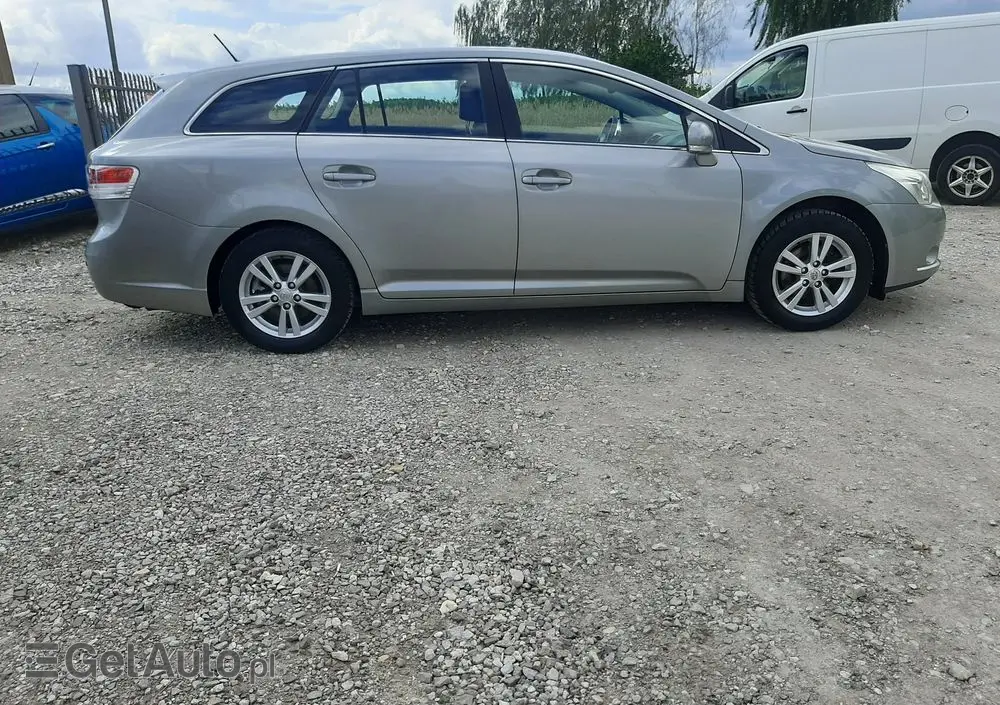 TOYOTA Avensis 1.8 Executive