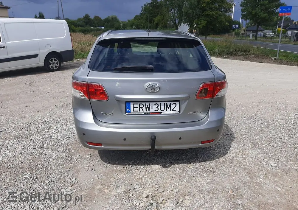 TOYOTA Avensis 1.8 Executive