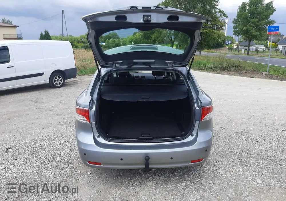 TOYOTA Avensis 1.8 Executive