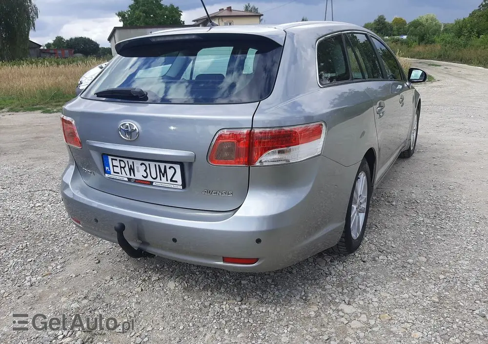 TOYOTA Avensis 1.8 Executive