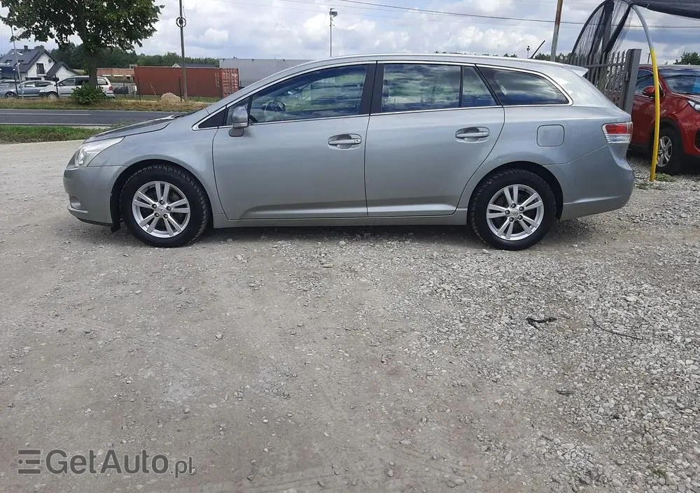 TOYOTA Avensis 1.8 Executive