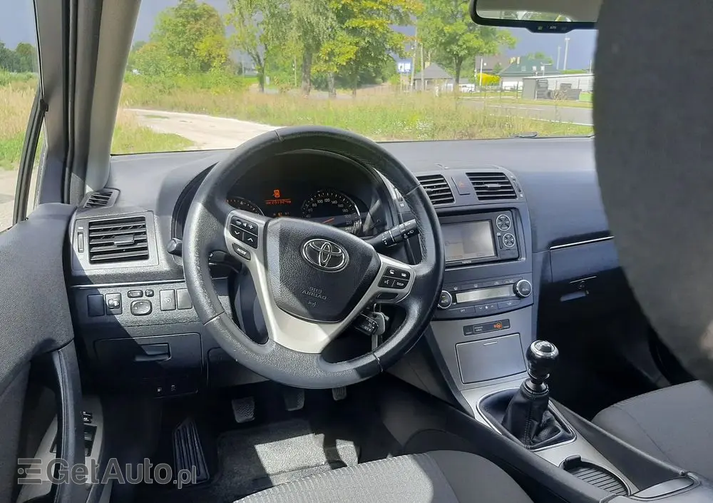 TOYOTA Avensis 1.8 Executive