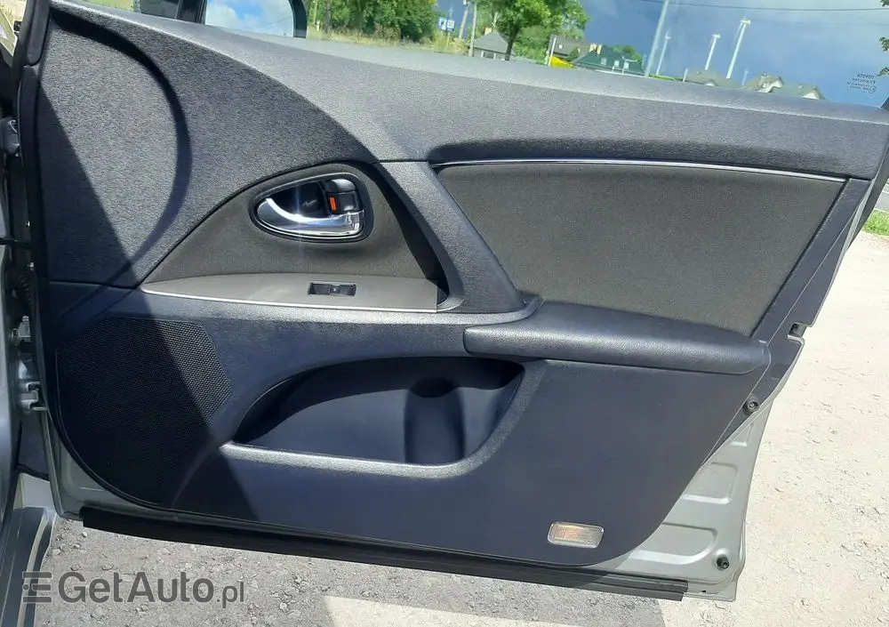 TOYOTA Avensis 1.8 Executive