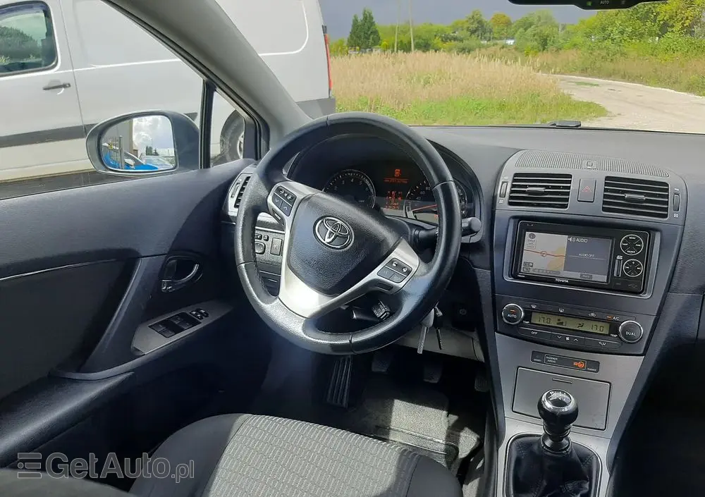 TOYOTA Avensis 1.8 Executive