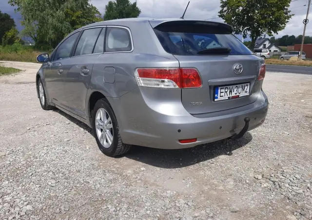 TOYOTA Avensis 1.8 Executive