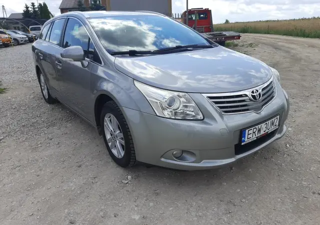 TOYOTA Avensis 1.8 Executive