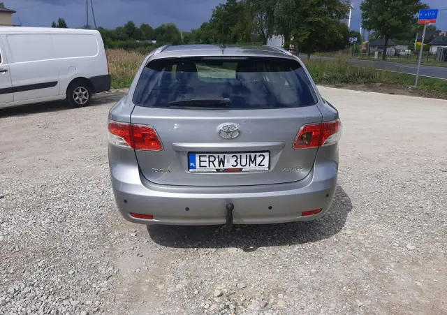 TOYOTA Avensis 1.8 Executive
