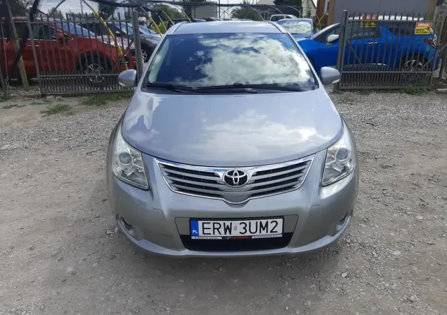 TOYOTA Avensis 1.8 Executive