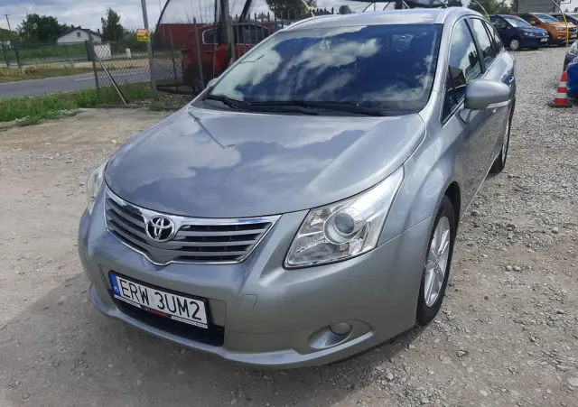 TOYOTA Avensis 1.8 Executive