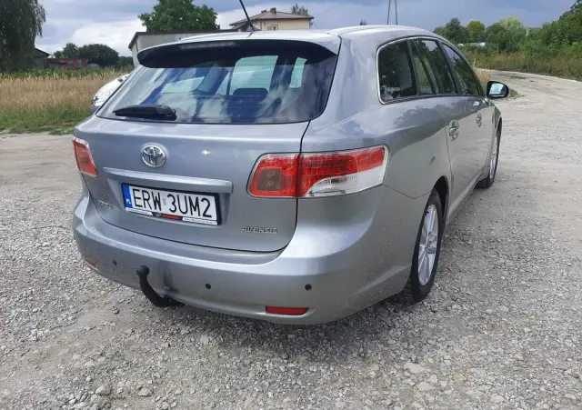 TOYOTA Avensis 1.8 Executive
