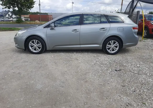 TOYOTA Avensis 1.8 Executive