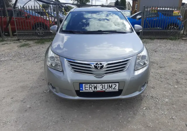 TOYOTA Avensis 1.8 Executive