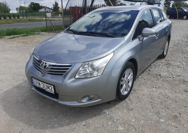 TOYOTA Avensis 1.8 Executive
