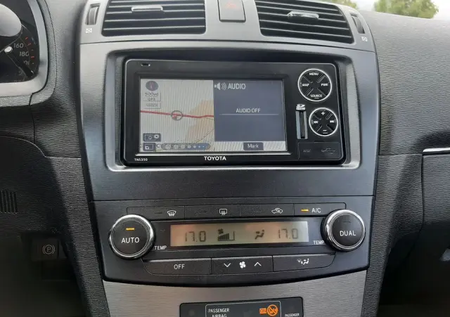 TOYOTA Avensis 1.8 Executive