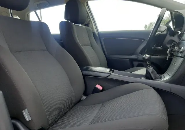 TOYOTA Avensis 1.8 Executive