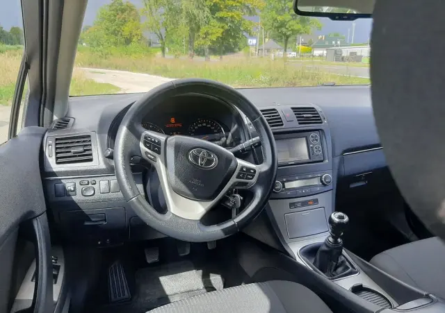 TOYOTA Avensis 1.8 Executive