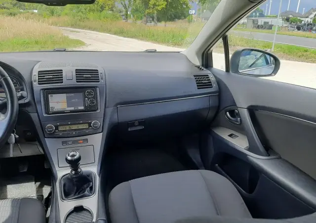 TOYOTA Avensis 1.8 Executive